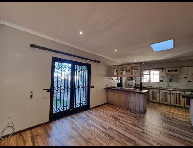 4 BEDROOM HOUSE FOR SALE IN TABLE VIEW